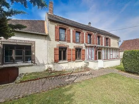 maison aux beaux volumes  proche de longueville!