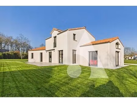 maison nesmy 6 pièce(s) 143 m2