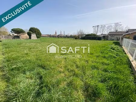 terrain constructible 775 m² à nègrepelisse  au calme tout en étant au coeur du