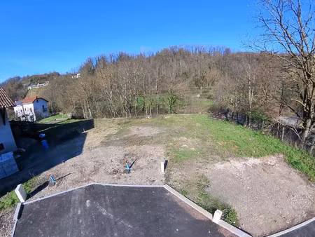 terrain 329m2 - nivolas vermelle