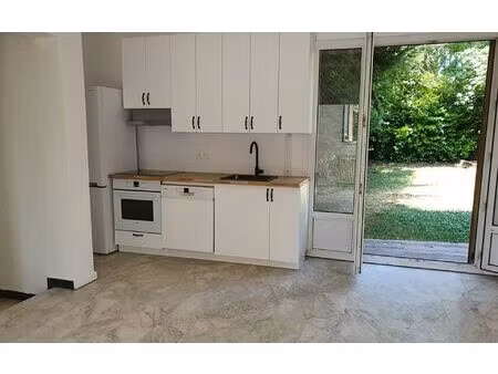 location appartement  56 m² t-3 à arcueil  1 250 €