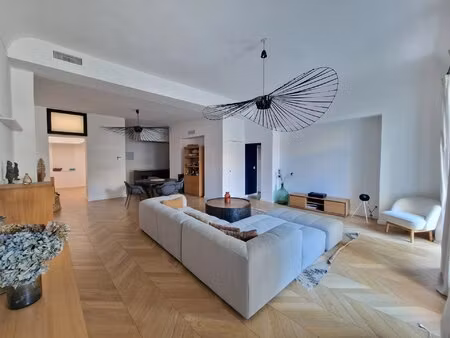 type 4/5 de 177 m2 avec jardin et piscine