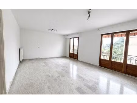 location appartement  69 m² t-2 à nîmes  820 €