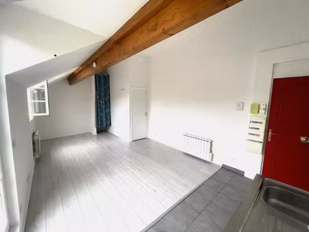 exclusivite - studio avec parking sous-sol privatif et terrasse.