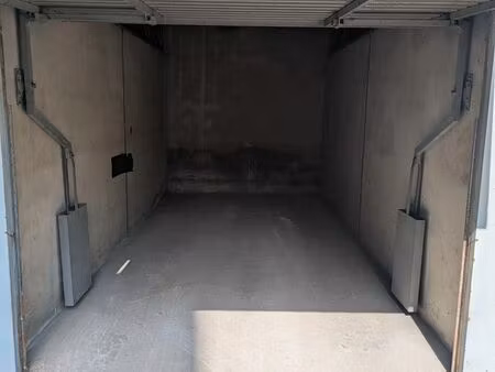 garage sur cour quai pierre scize