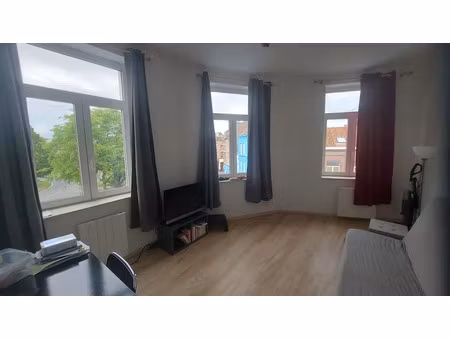 location meublée appartement 2 pièces 42 m² à lille (59000)  770 €