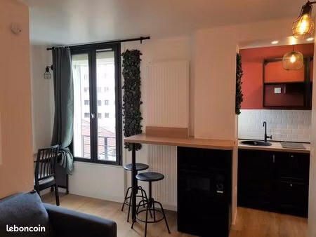 studio meublé et équipé à neuf  23 m2  rénové  calme  à 1min gare courbevoie