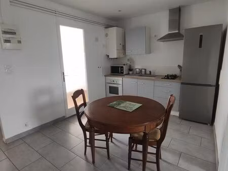 app 40m2 avec terrasse proche gare sncf  ifsi  hopital