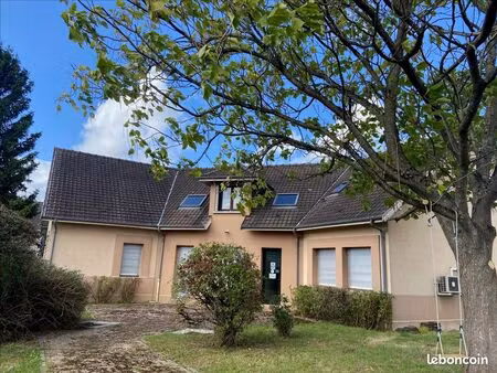 ensemble immobilier à usage de bureaux ou d'habitation à romilly-sur-seine