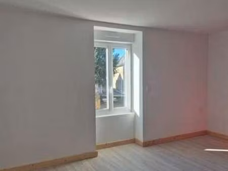 location maison à vallon-sur-gée (72540) : à louer / 85m² vallon-sur-gée