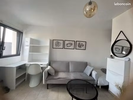 location studio meublé