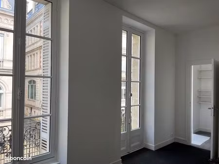 t1 24 m2  proche jardin public  libre le 15 avril 2026