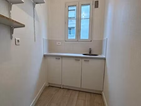 studio 1 pièce 28 m²