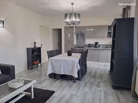 gite meublé donnant sur rivière