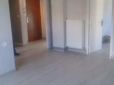 trois pieces proche yschools