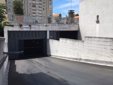 recherché  garage box fermé  sous place verdun roanne