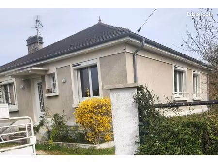 maison avec jardin arboré