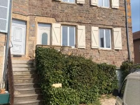 location maison de village