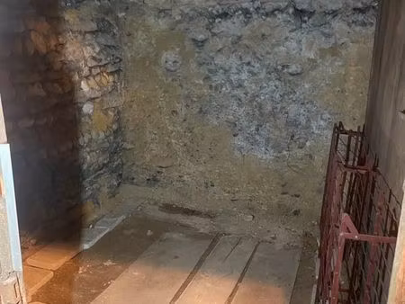 location cave gde rue de la croix-rousse lyon 69004