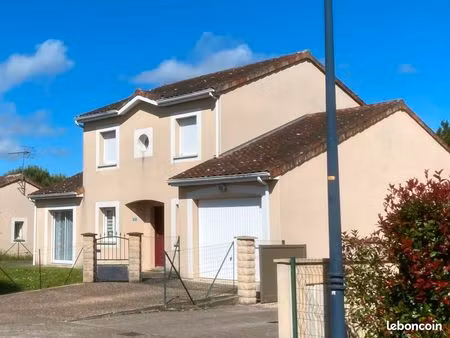 a louer (juin 2026) - maison individuelle - f5 (4 ch) - 135 m2 - saint benoit