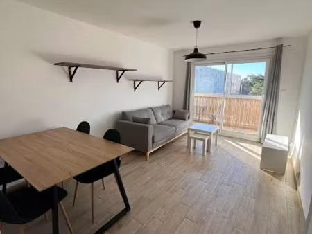 location appartement à hyeres (83400)  814 €