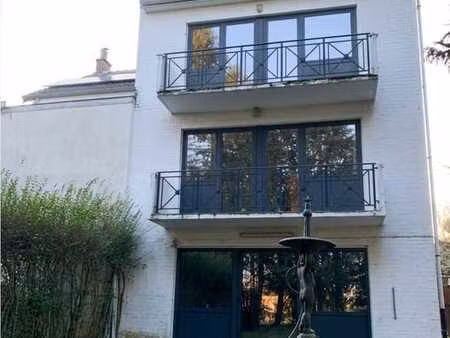 appartement 2 ch. 80m2 - 2 min. métro ucl  st-luc