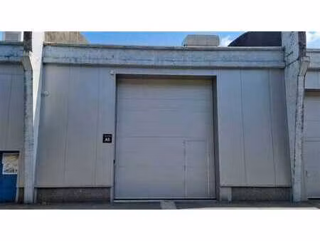 entrepôt fonctionnel avec accès facile