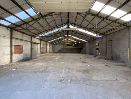 entrepôt de 435 m² à louer – tertre