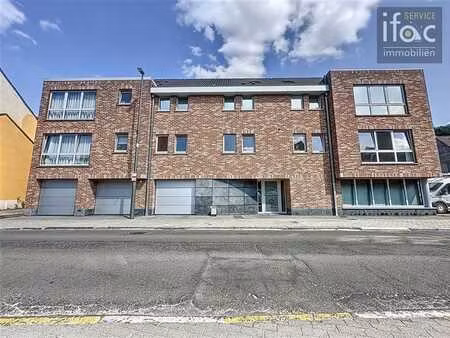 bureau compact avec situation idéale pour professions libéra