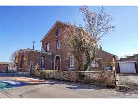 charmante maison 2ch (poss. 3) avec jardin et garage!