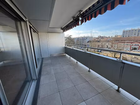 a vendre bourg en bresse  appartement 4 pièce(s) 111 m2  cave et garage