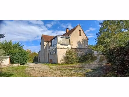 grande maison familiale avec jardin et piscine  bourbon l'archambault