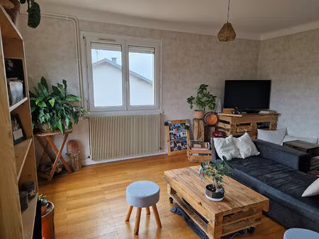 a louer à ceyzeriat un appartement type 4 de 77 m2 avec balcon  cave et garage