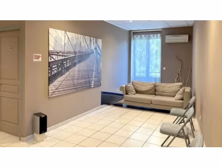 location locaux professionnels 90 m² à nimes (30000)  1 165 €