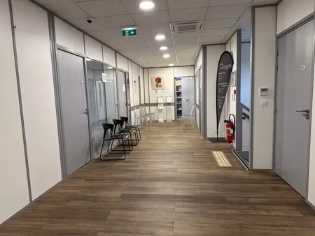 location locaux professionnels 3 pièces 36 m² à chasse-sur-rhône (38670)  3 000 €