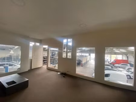 location locaux professionnels 876 m² à macon (71000)  6 000 €