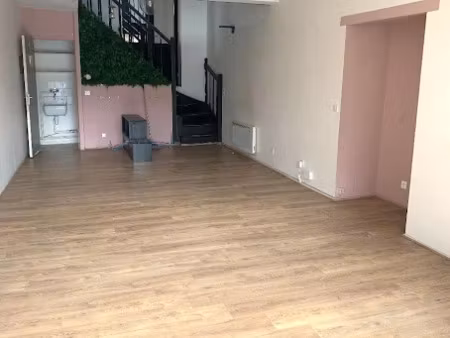 location locaux professionnels 67 m² à perigueux (24000)  908 €