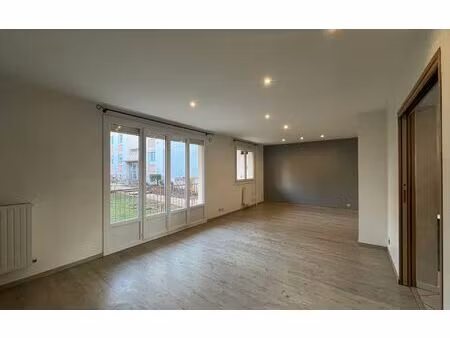 location appartement  m² t-3 à évreux  760 €