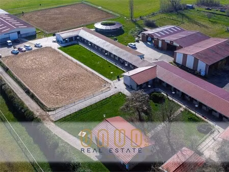 en vente local commercial 16 200 m² – 1 390 000 € |trieux