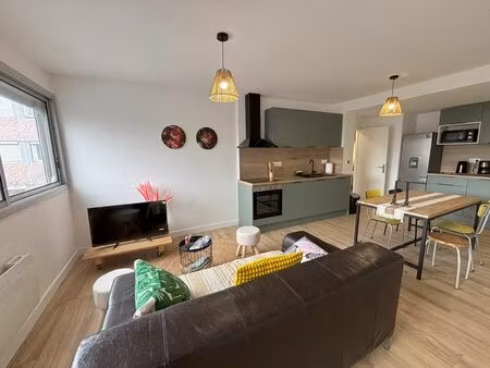 colocation sympa et rénovée 77 m² - chambre disponible - tram t1 à 10 minutes à pied