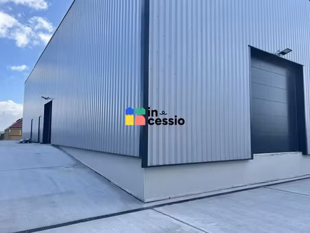 beau bâtiment d'activité ou commerce en superbe état