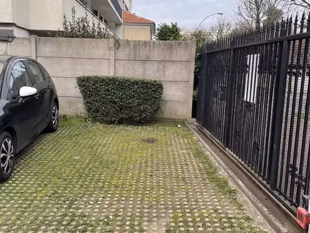 location parking 12 m2 à saint-maur-des-fossés