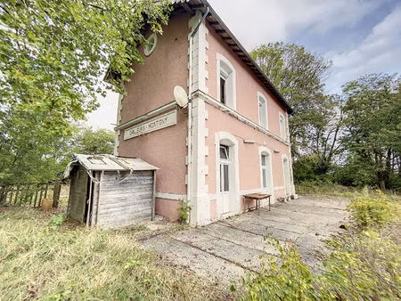 ancienne gare pleine de charme à rénover   bien atypique sur 2070 m²