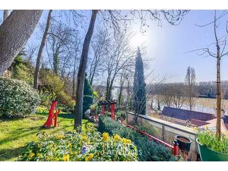 demeure du xixe vue seine et jardin paysager à la frette sur seine