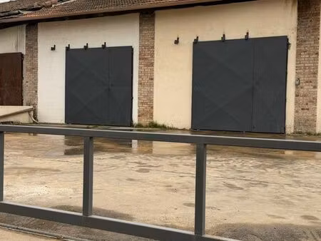 2 grands box + places de parking