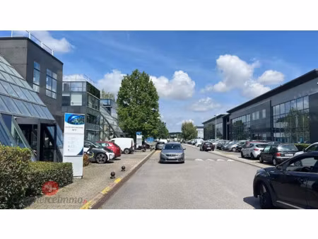 location locaux professionnels 210 m² à roissy-en-france (95700)  29 400 €