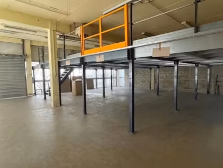 location locaux professionnels 350 m² à roissy-en-france (95700)  42 000 €