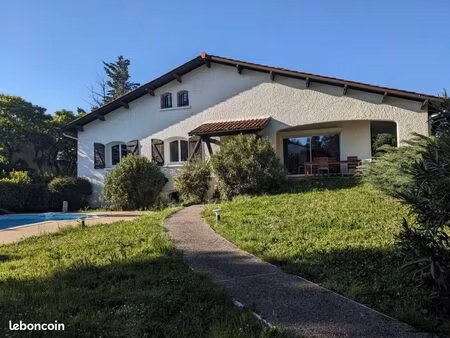 maison 8 pièces 210 m²