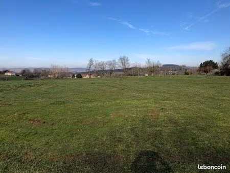 terrain constructible avec belle vue dans village