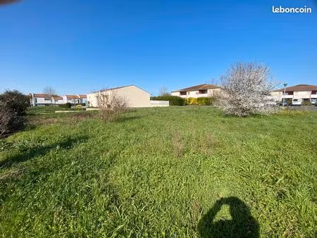 terrain de 607 m² saint-jean-d'angély (17400)
